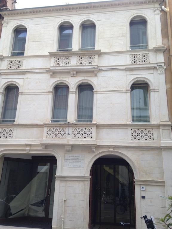 פררה Borgoleoni 18 - Room And Breakfast מראה חיצוני תמונה